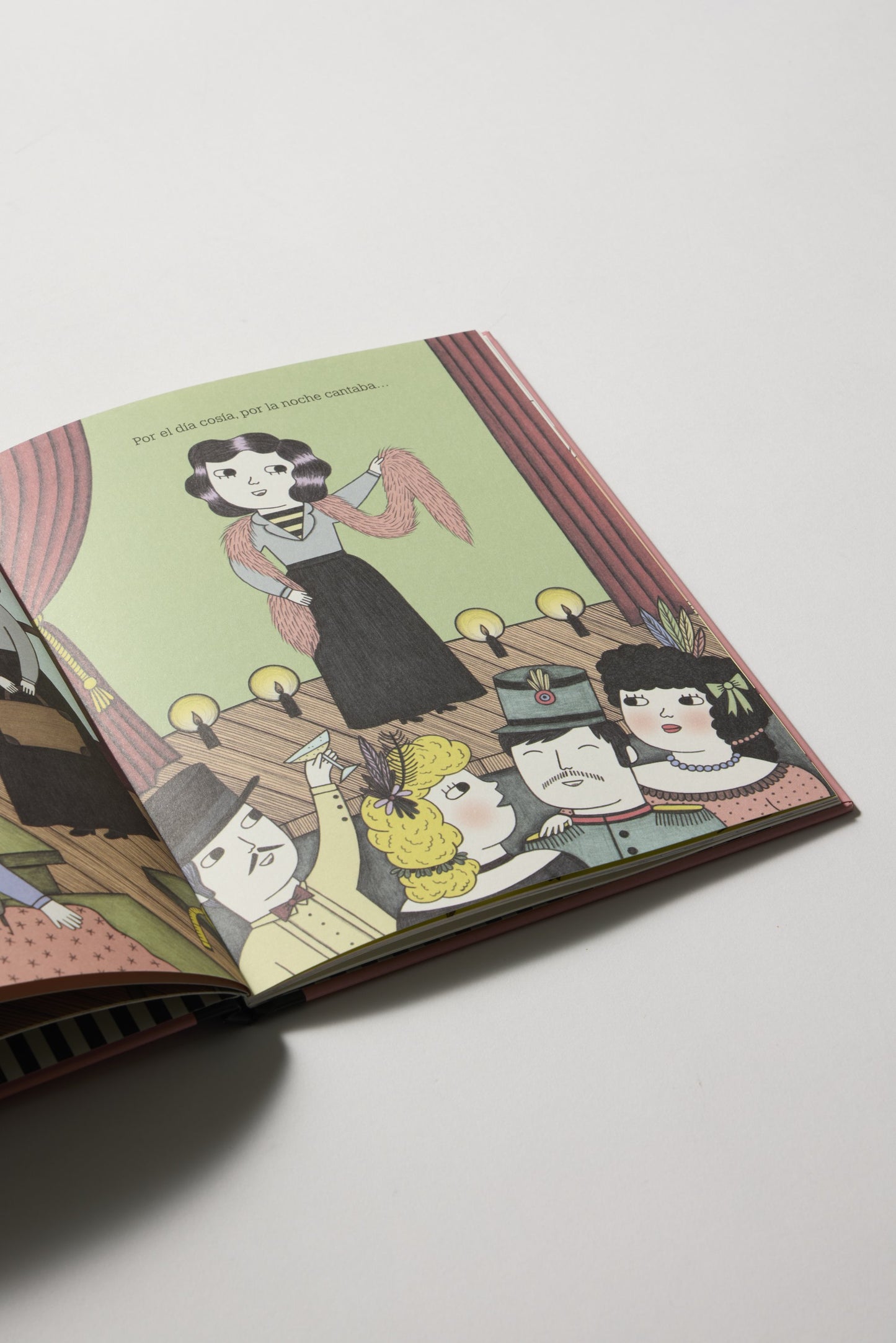 Pequeña y grande Coco Chanel