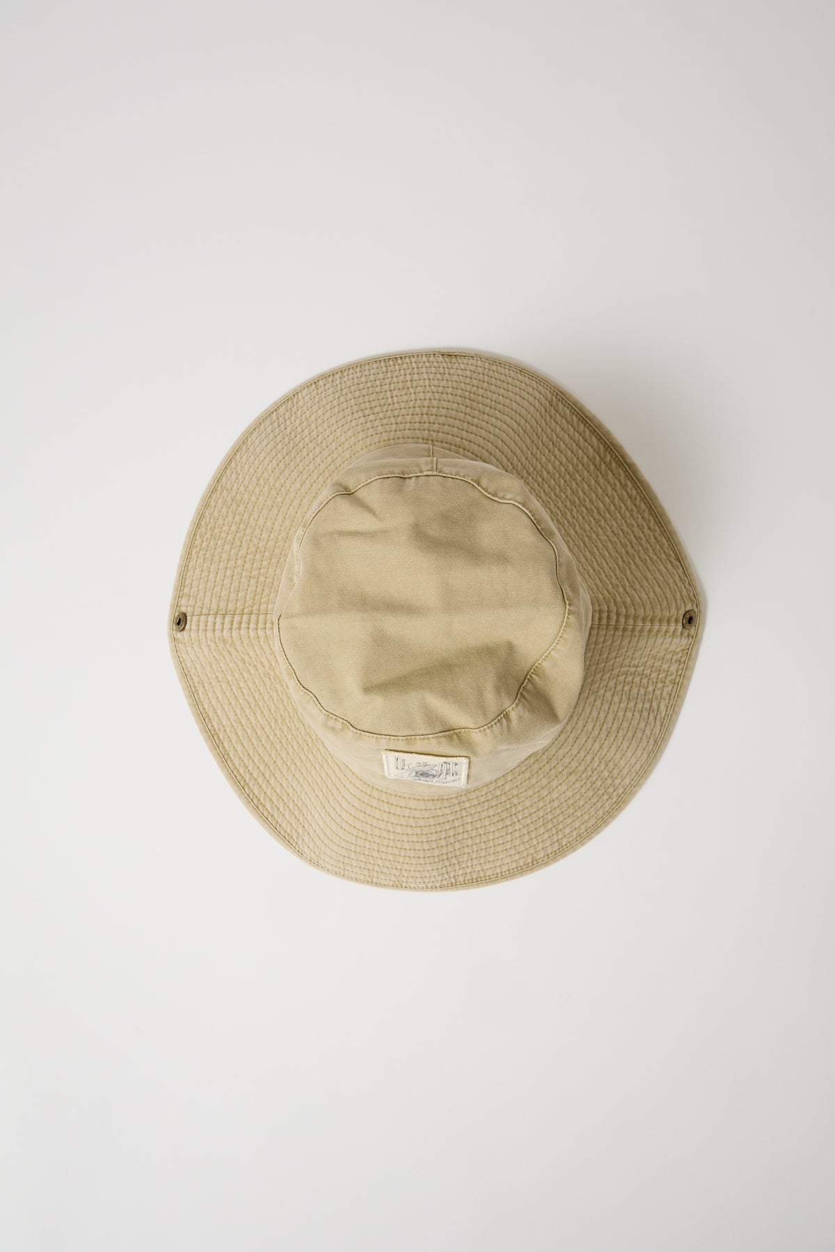 Gorro patch ilustración Doubts © Paolo Roversi