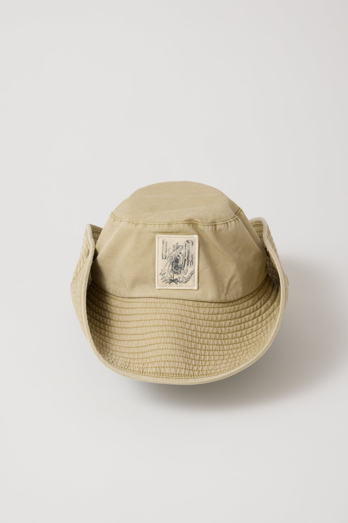 Gorro patch ilustración Doubts © Paolo Roversi