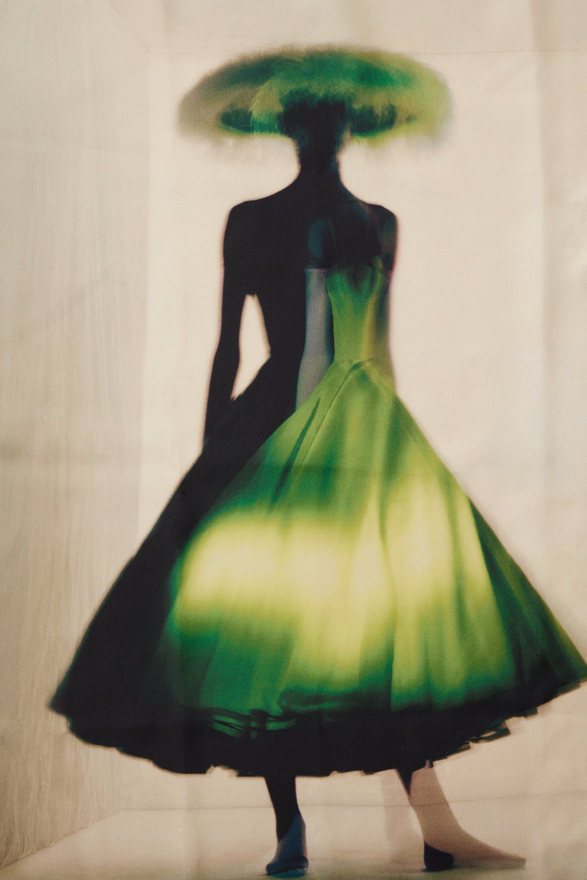 Pañuelo vestido verde © Paolo Roversi