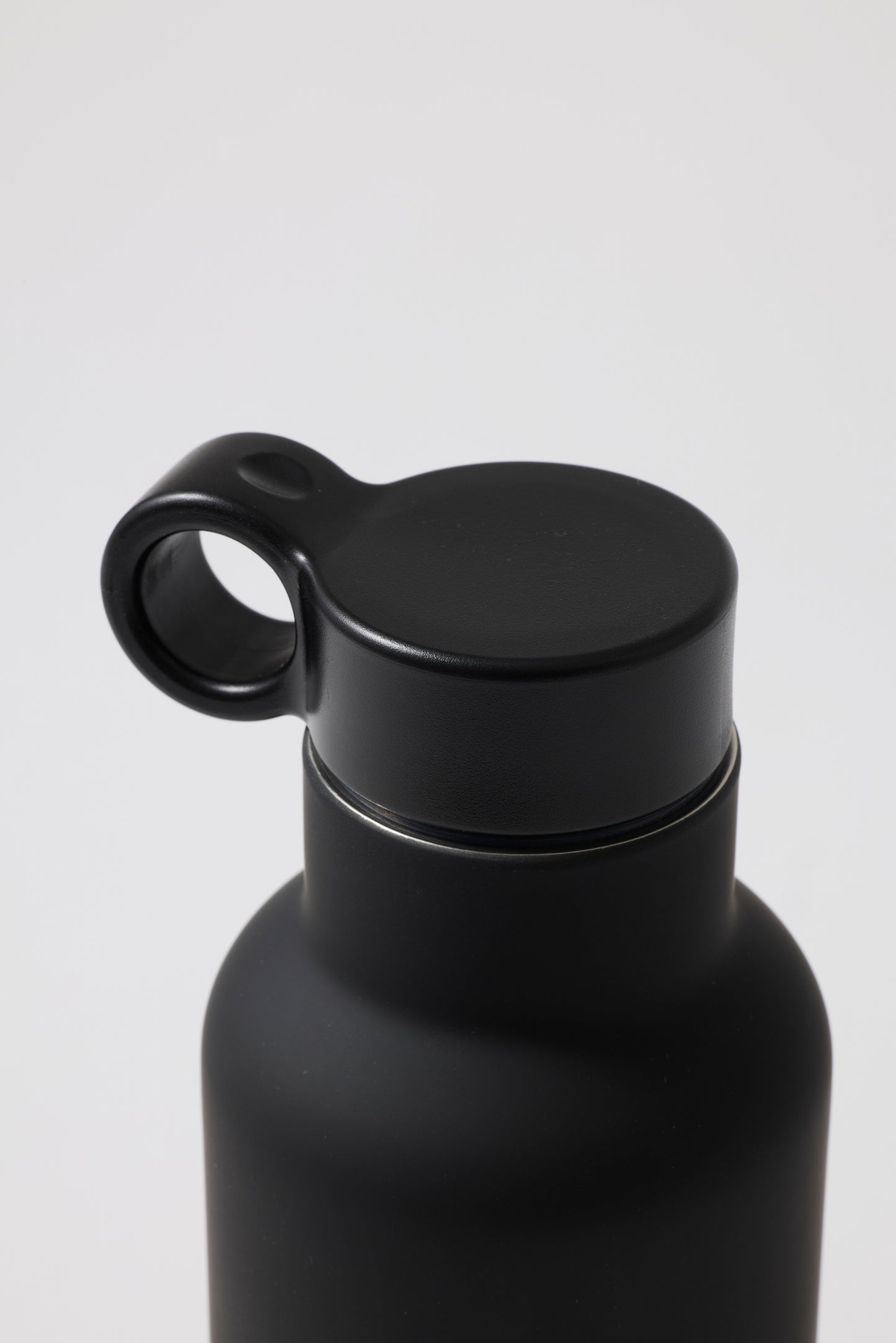 Botella adulto negra MOP Foundation