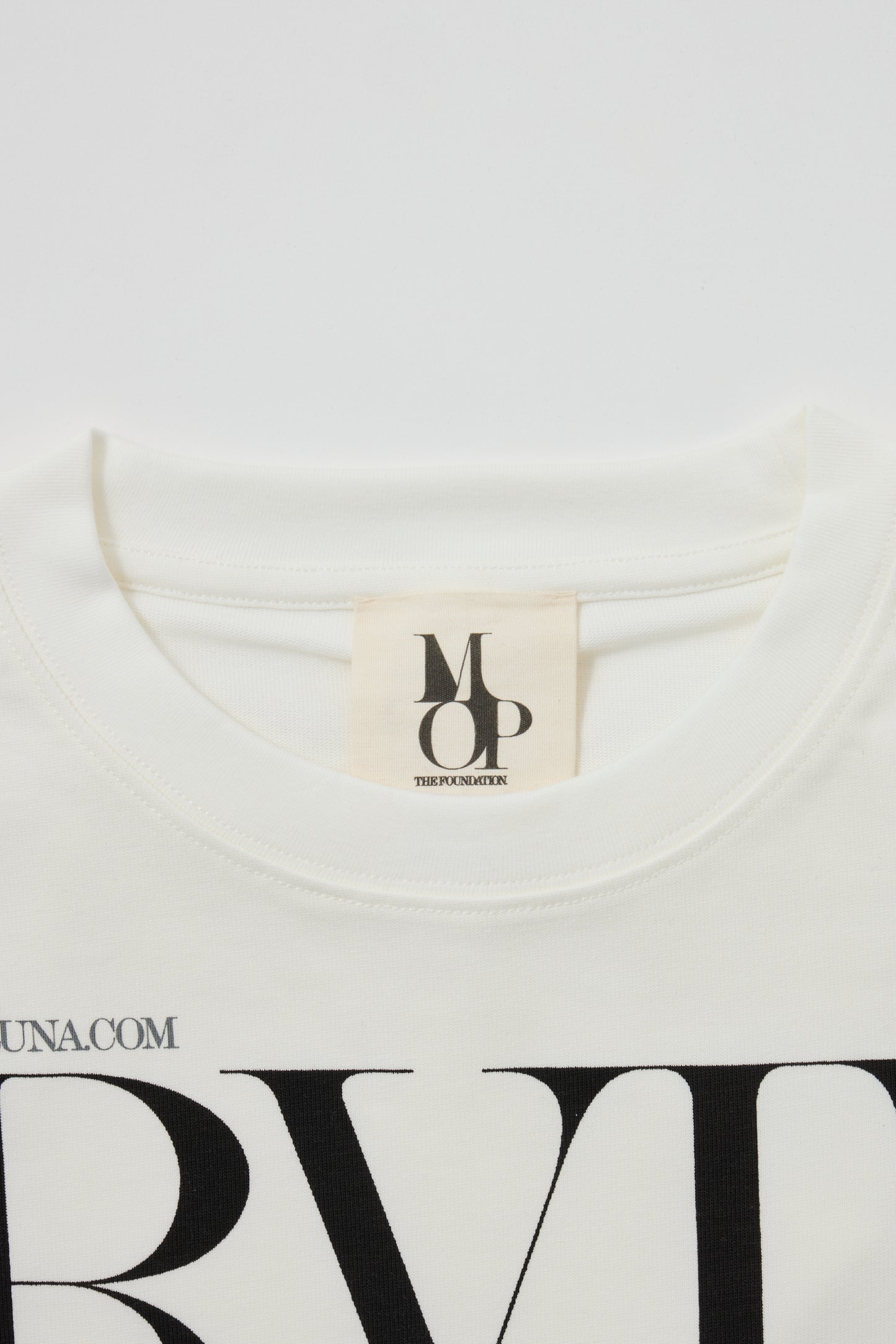 Camiseta con texto frontal "Irving Penn Centennial".