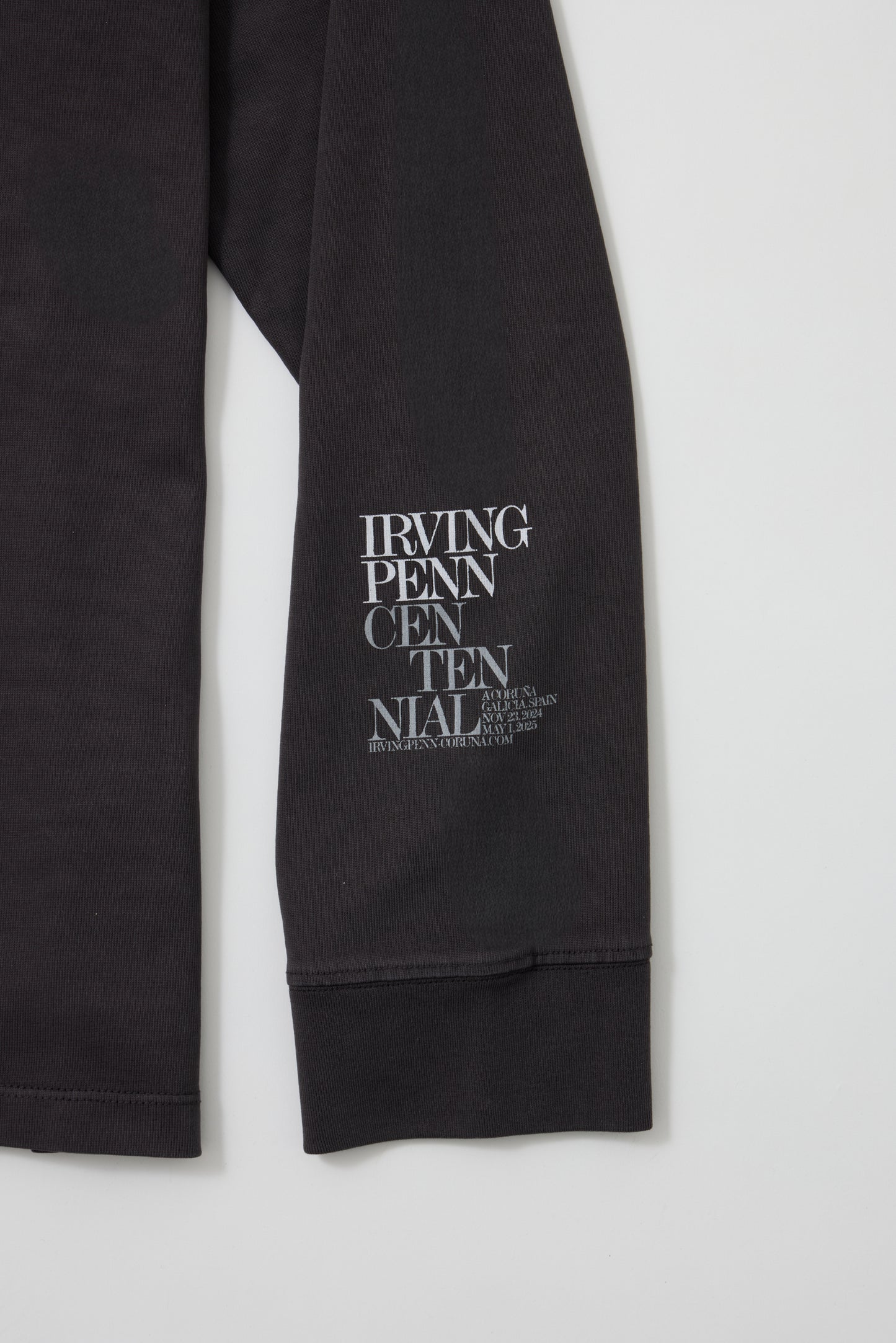 Camiseta con texto na manga "Irving Penn"