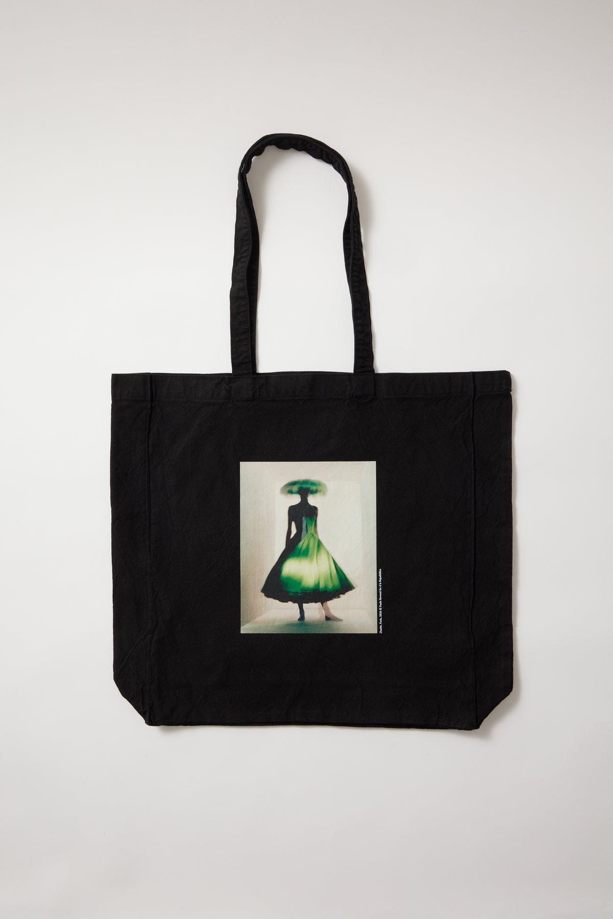 Tote bag Doubts, París 2026 © Paolo Roversi