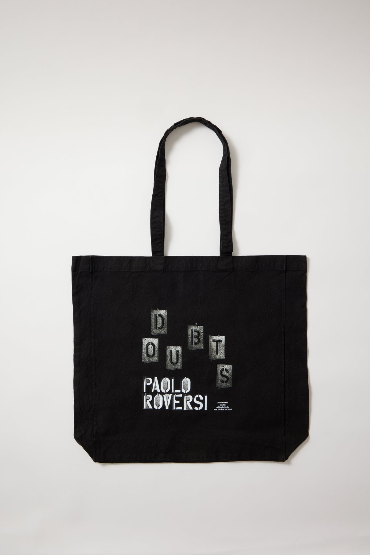 Tote bag Doubts, París 2026 © Paolo Roversi