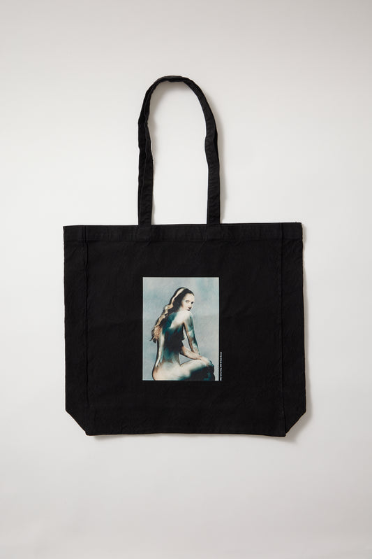 Tote bag Miley Cyrus, París 2025 © Paolo Roversi