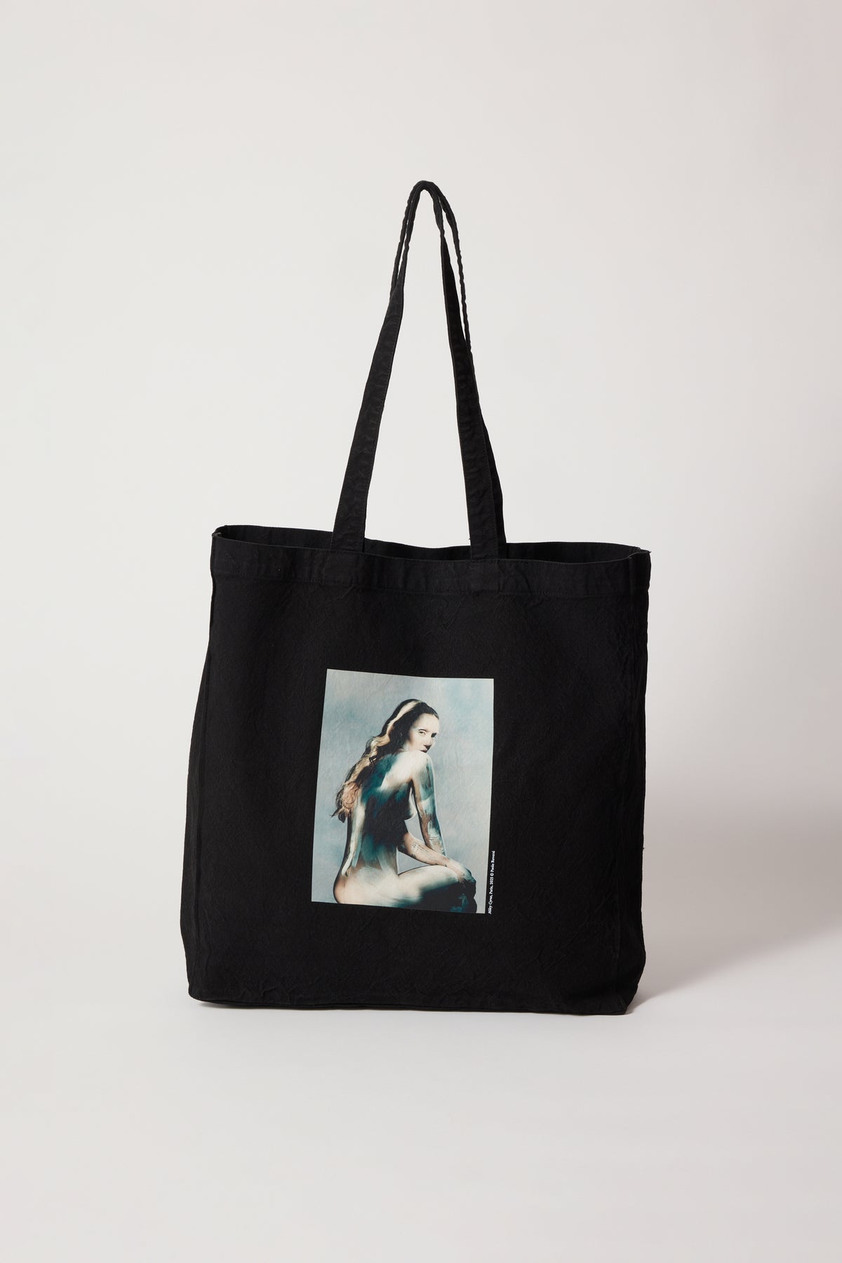 Tote bag Miley Cyrus, París 2025 © Paolo Roversi