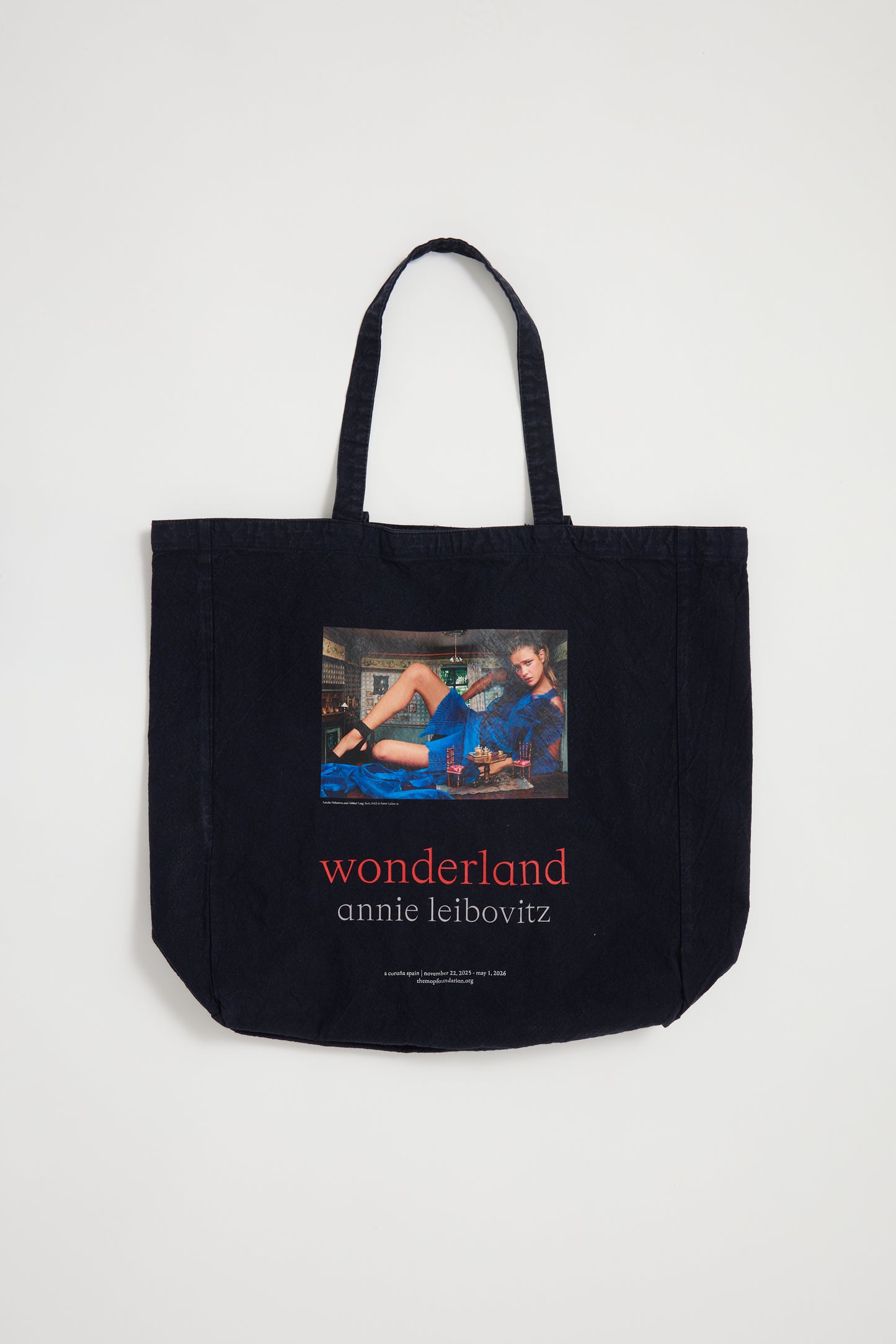 Tote bag Natalia Vodianova París 2003 © Annie Leibovitz