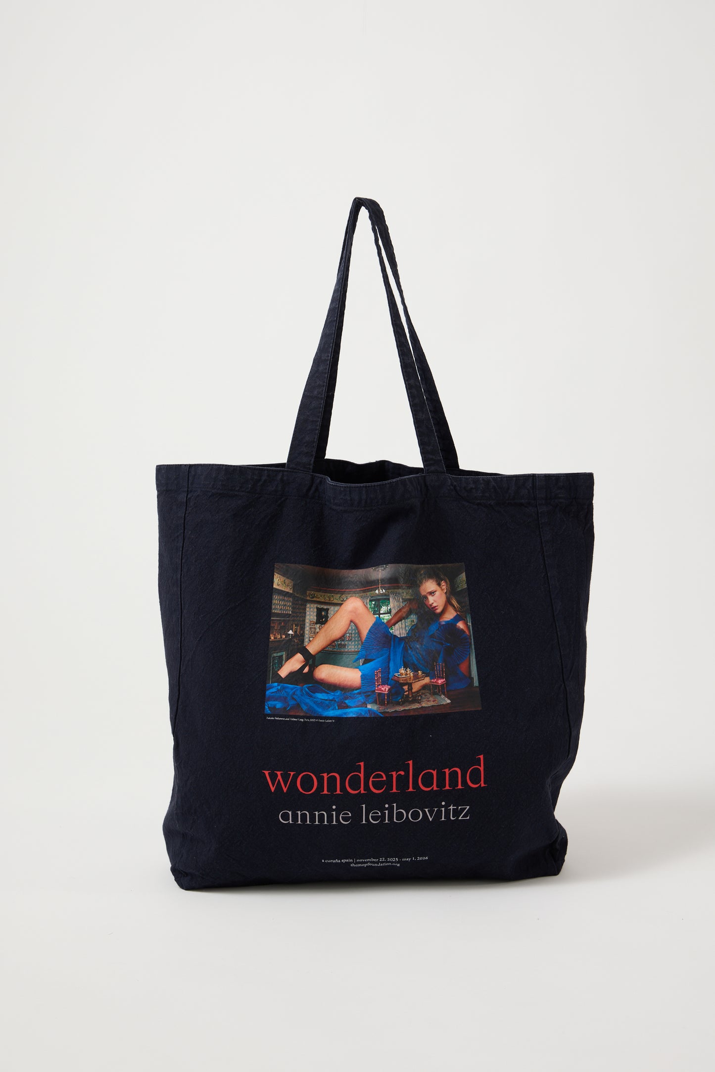 Tote bag Natalia Vodianova París 2003 © Annie Leibovitz