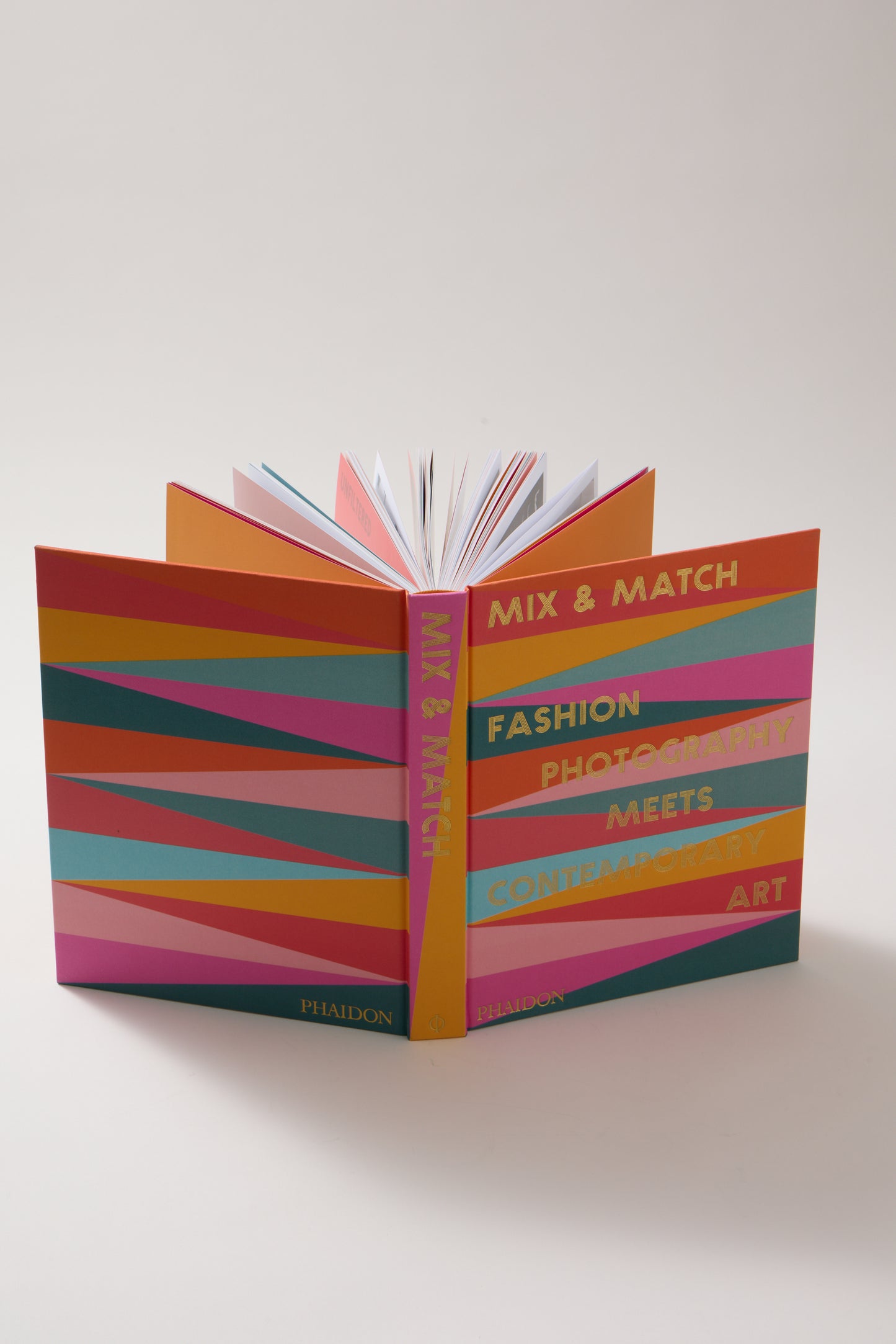 MIX & MATCH: Fashion photography meets contemporary art