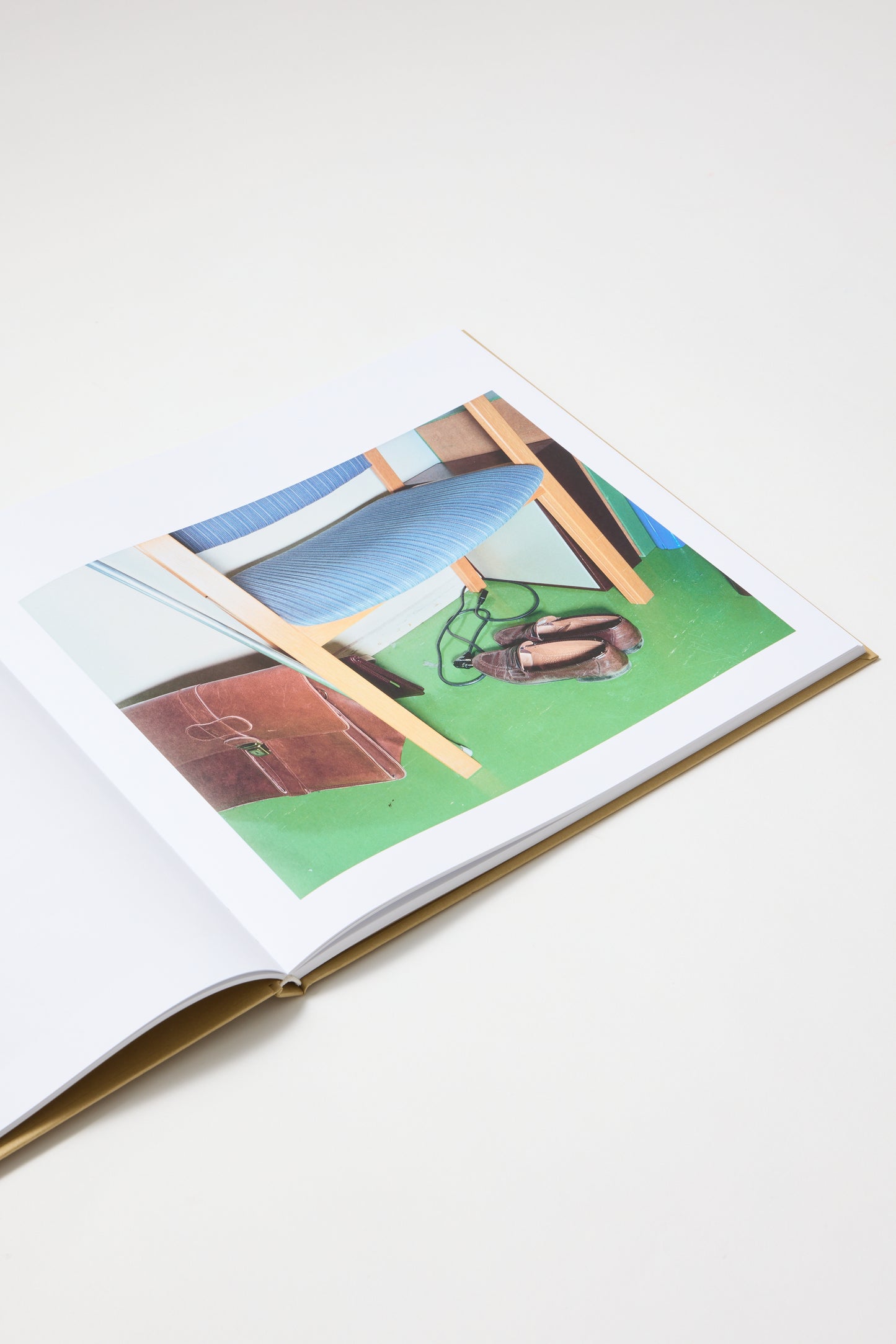 Office / LA Office de Lars Tunbjörk.